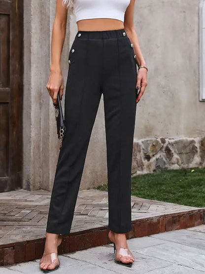 Pantalones con cintura elástica y botones decorativos