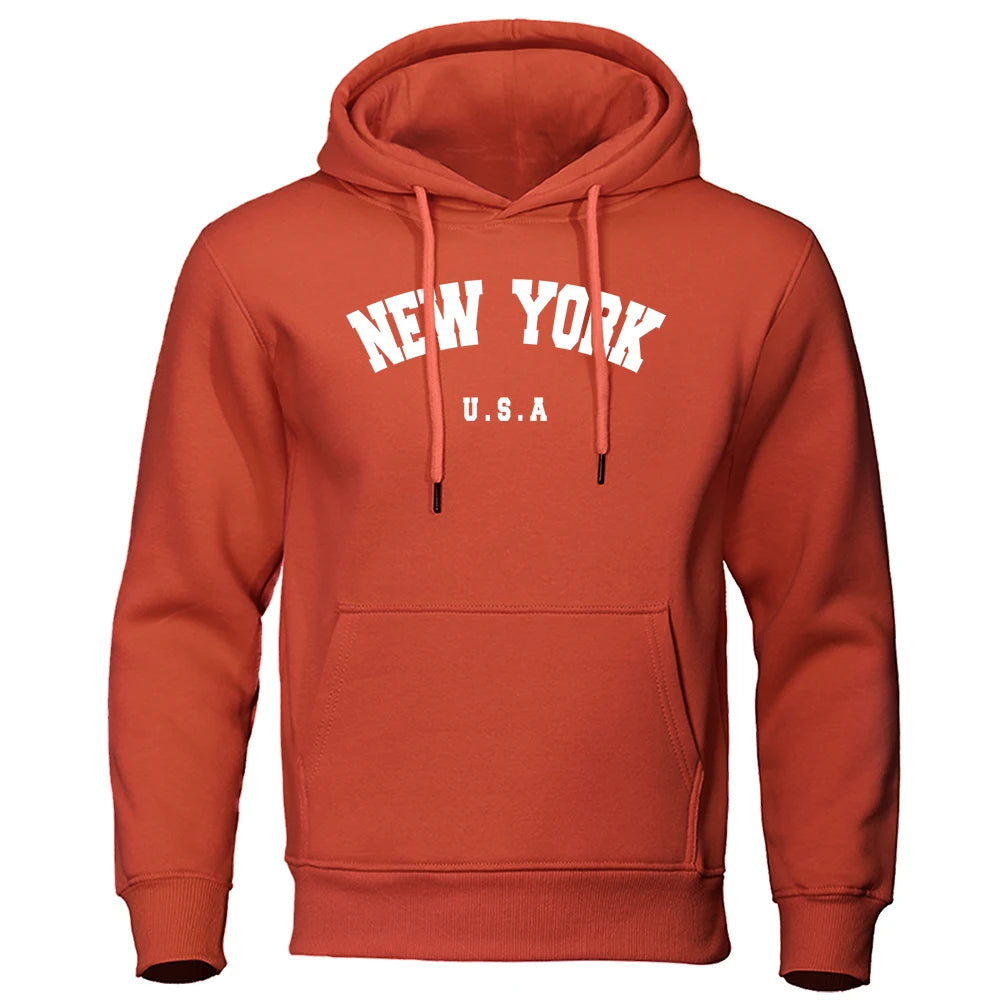 Sudadera con capucha holgada de manga larga con estampado de ciudad de Nueva York y letras de EE. UU. para hombre