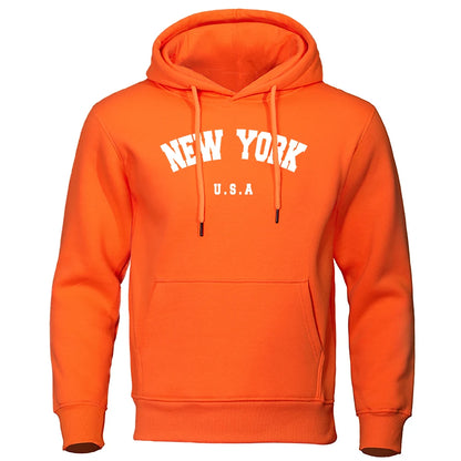 Sudadera con capucha holgada de manga larga con estampado de ciudad de Nueva York y letras de EE. UU. para hombre