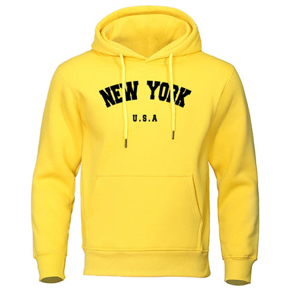 Sudadera con capucha holgada de manga larga con estampado de ciudad de Nueva York y letras de EE. UU. para hombre