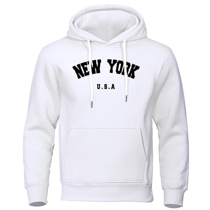 Sudadera con capucha holgada de manga larga con estampado de ciudad de Nueva York y letras de EE. UU. para hombre